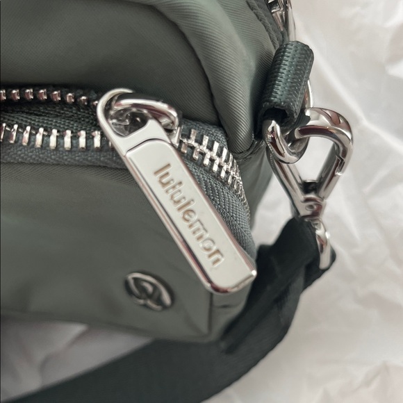 Lululemon 2L everywhere crossbody - Picture 6 of 6